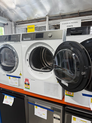 Factory second Fisher & Paykel 9 kg Series 11 Heat Pump Dryer – Steam Care (Model DH9060H1)